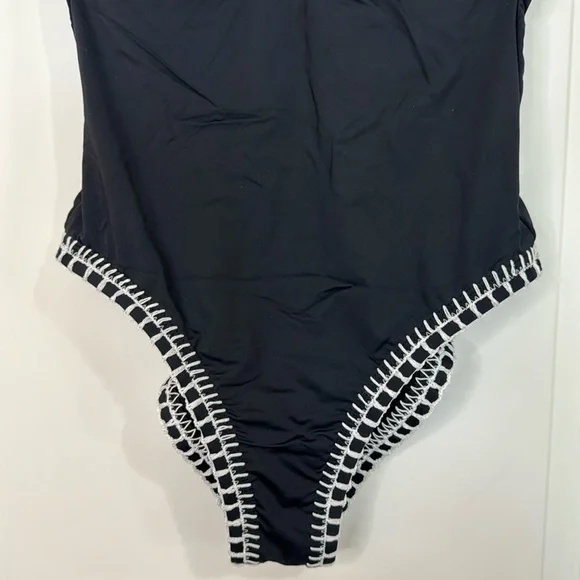 Gianni Bini EUC Swimsuit Black with White Trim Low Back Size Medium - Picture 4 of 16